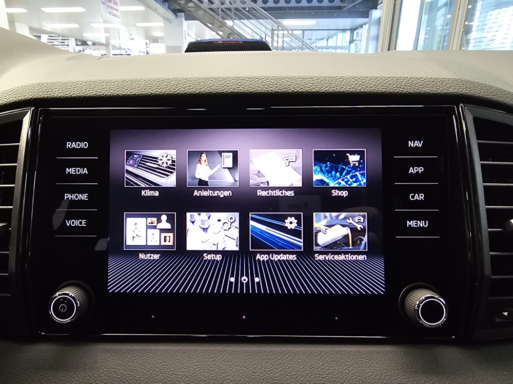 Skoda Karoq bei Hoffmann Automobile in Wolfsburg kaufen und sofort mitnehmen - Bild 13