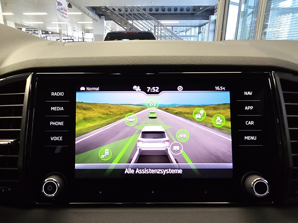 Skoda Karoq bei Hoffmann Automobile in Wolfsburg kaufen und sofort mitnehmen - Bild 16