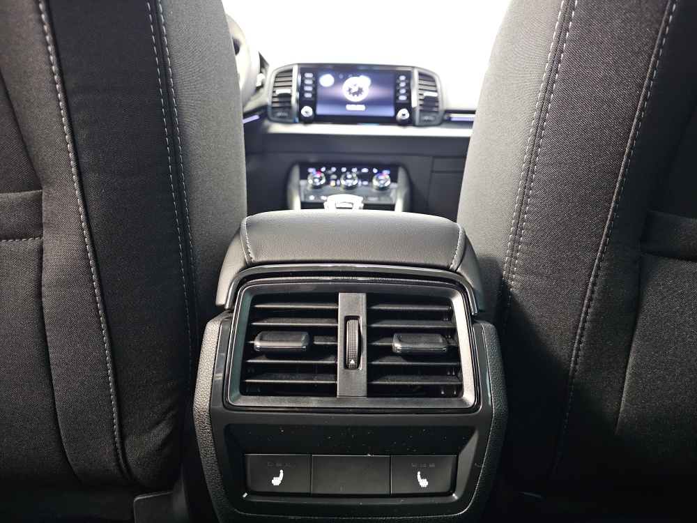 Skoda Karoq bei Hoffmann Automobile in Wolfsburg kaufen und sofort mitnehmen - Bild 8