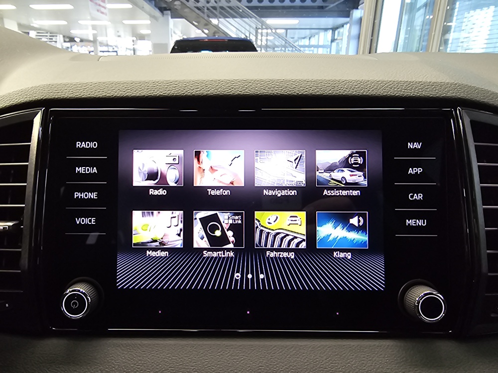 Skoda Karoq bei Hoffmann Automobile in Wolfsburg kaufen und sofort mitnehmen - Bild 12