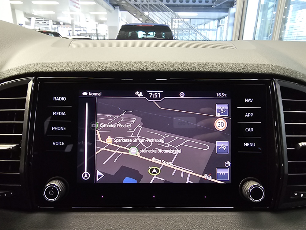 Skoda Karoq bei Hoffmann Automobile in Wolfsburg kaufen und sofort mitnehmen - Bild 15