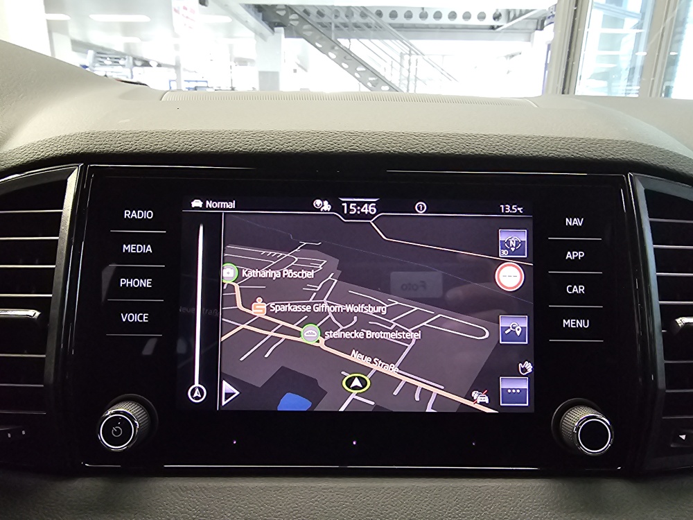 Skoda Karoq bei Hoffmann Automobile in Wolfsburg kaufen und sofort mitnehmen - Bild 15