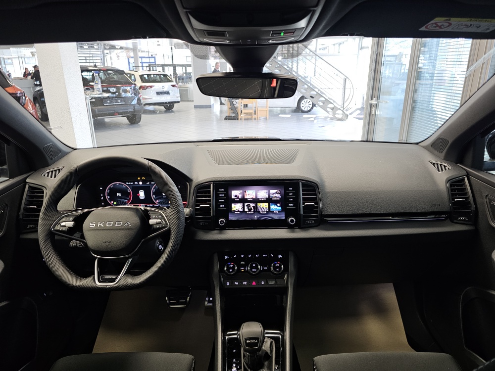 Skoda Karoq bei Hoffmann Automobile in Wolfsburg kaufen und sofort mitnehmen - Bild 9
