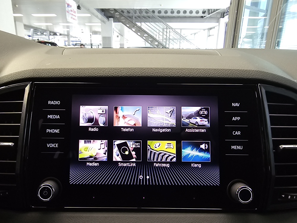 Skoda Karoq bei Hoffmann Automobile in Wolfsburg kaufen und sofort mitnehmen - Bild 12