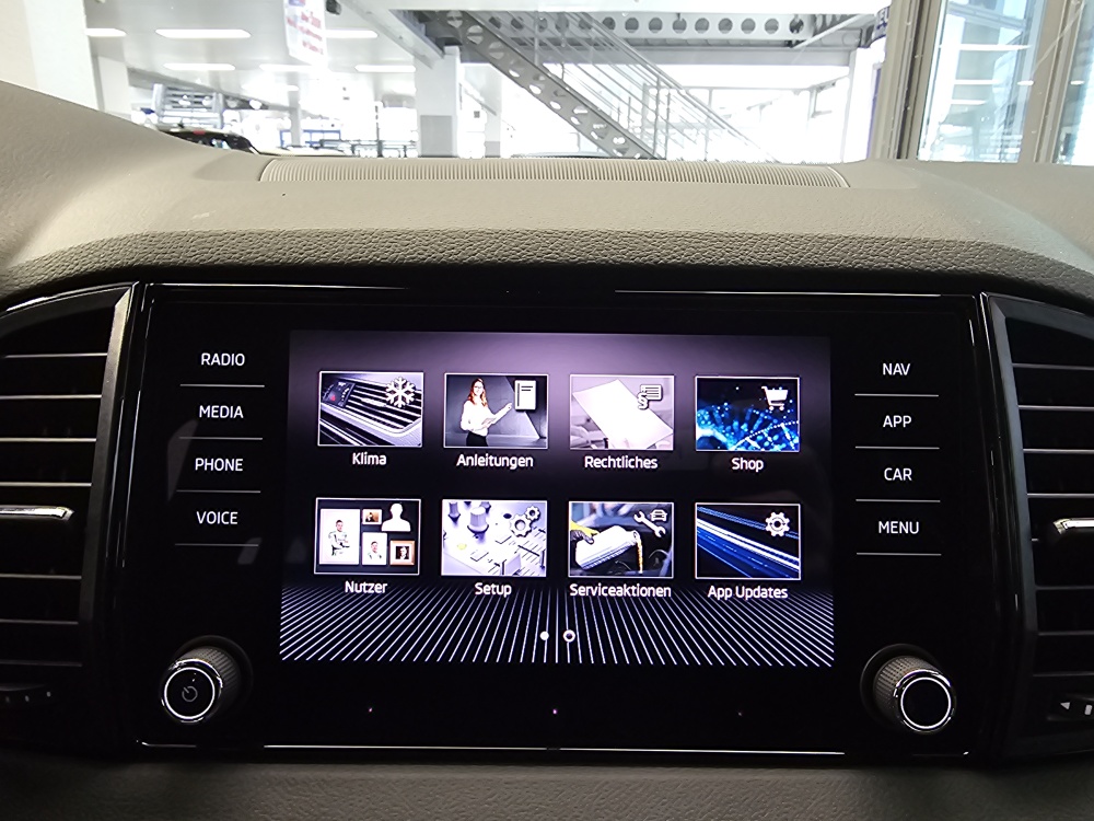 Skoda Karoq bei Hoffmann Automobile in Wolfsburg kaufen und sofort mitnehmen - Bild 13