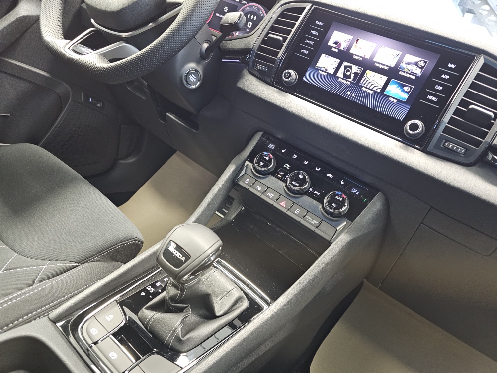 Skoda Karoq bei Hoffmann Automobile in Wolfsburg kaufen und sofort mitnehmen - Bild 10