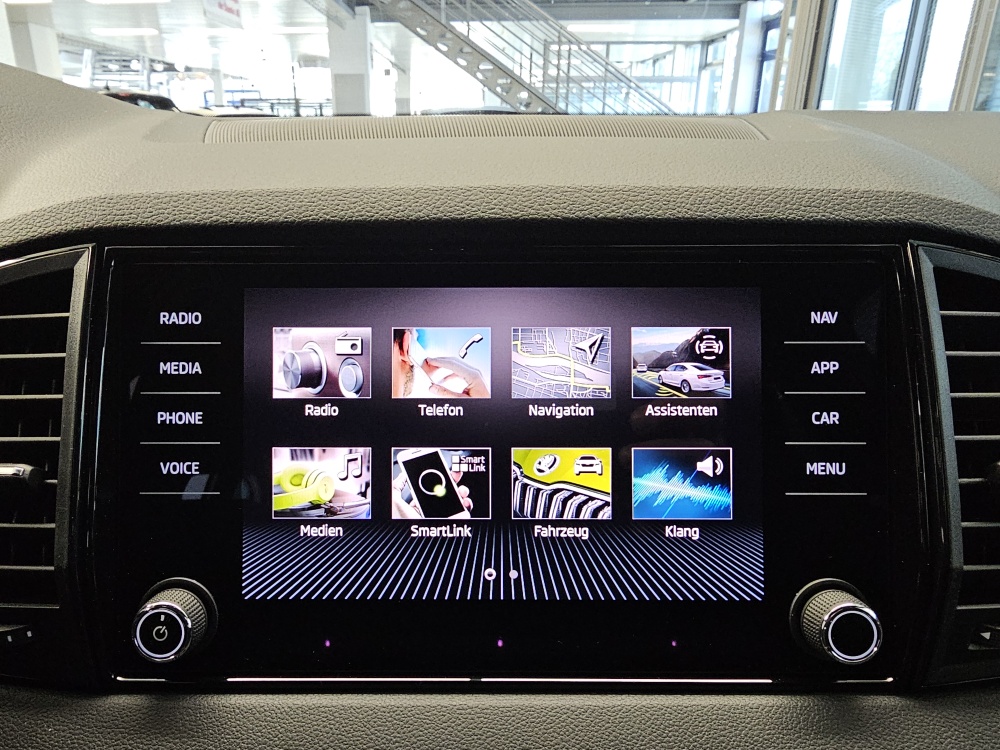 Skoda Karoq bei Hoffmann Automobile in Wolfsburg kaufen und sofort mitnehmen - Bild 12