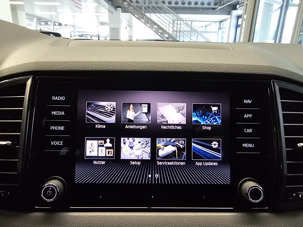 Skoda Karoq bei Hoffmann Automobile in Wolfsburg kaufen und sofort mitnehmen - Bild 13