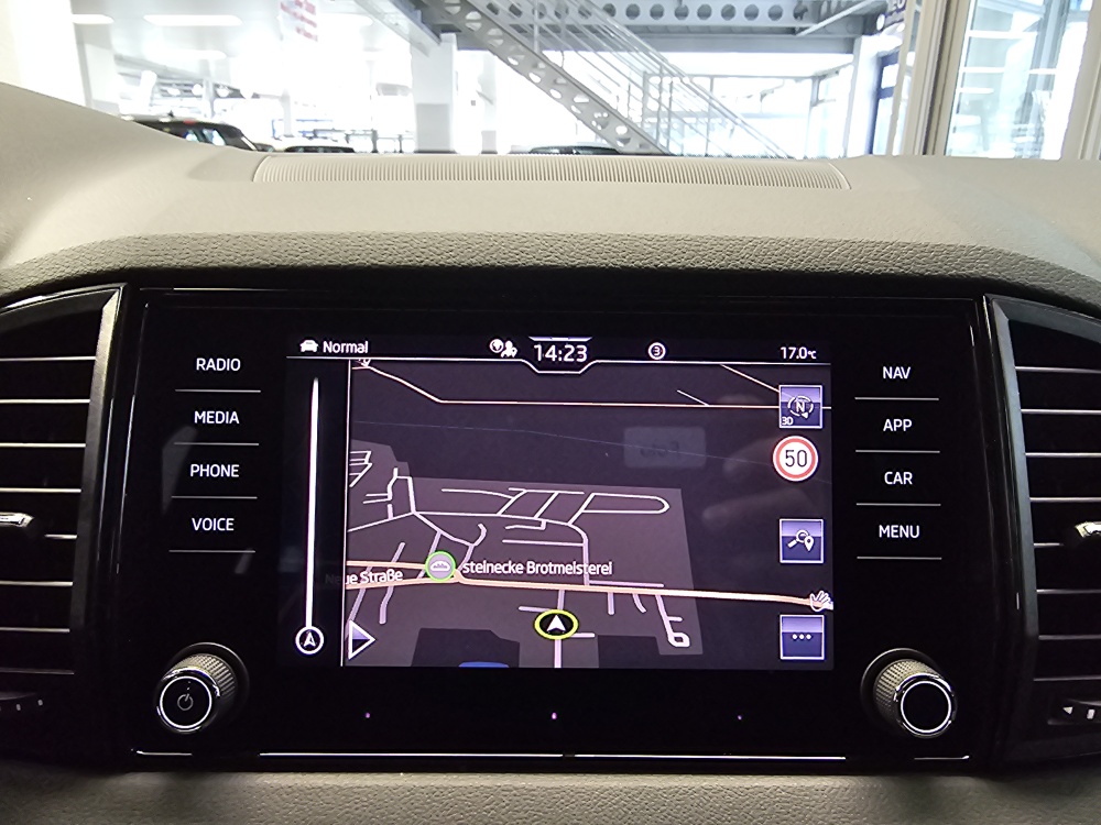 Skoda Karoq bei Hoffmann Automobile in Wolfsburg kaufen und sofort mitnehmen - Bild 15