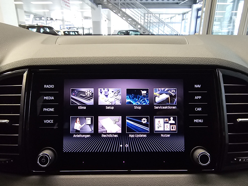 Skoda Karoq bei Hoffmann Automobile in Wolfsburg kaufen und sofort mitnehmen - Bild 13