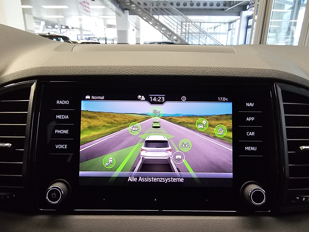 Skoda Karoq bei Hoffmann Automobile in Wolfsburg kaufen und sofort mitnehmen - Bild 16