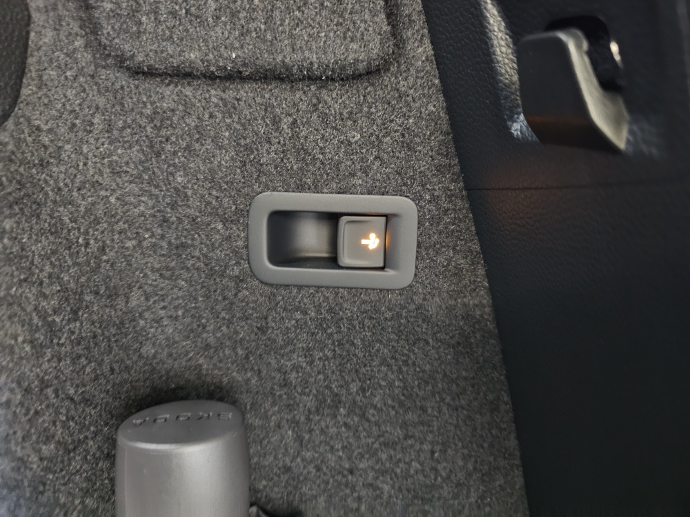 Skoda Karoq bei Hoffmann Automobile in Wolfsburg kaufen und sofort mitnehmen - Bild 3