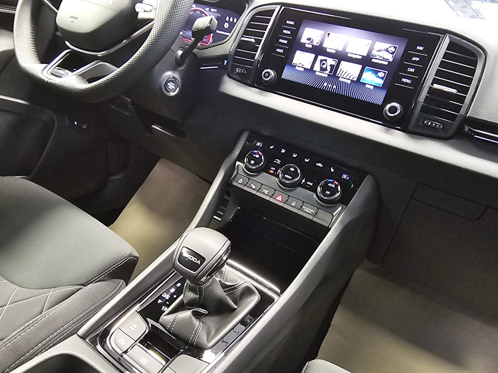 Skoda Karoq bei Hoffmann Automobile in Wolfsburg kaufen und sofort mitnehmen - Bild 10