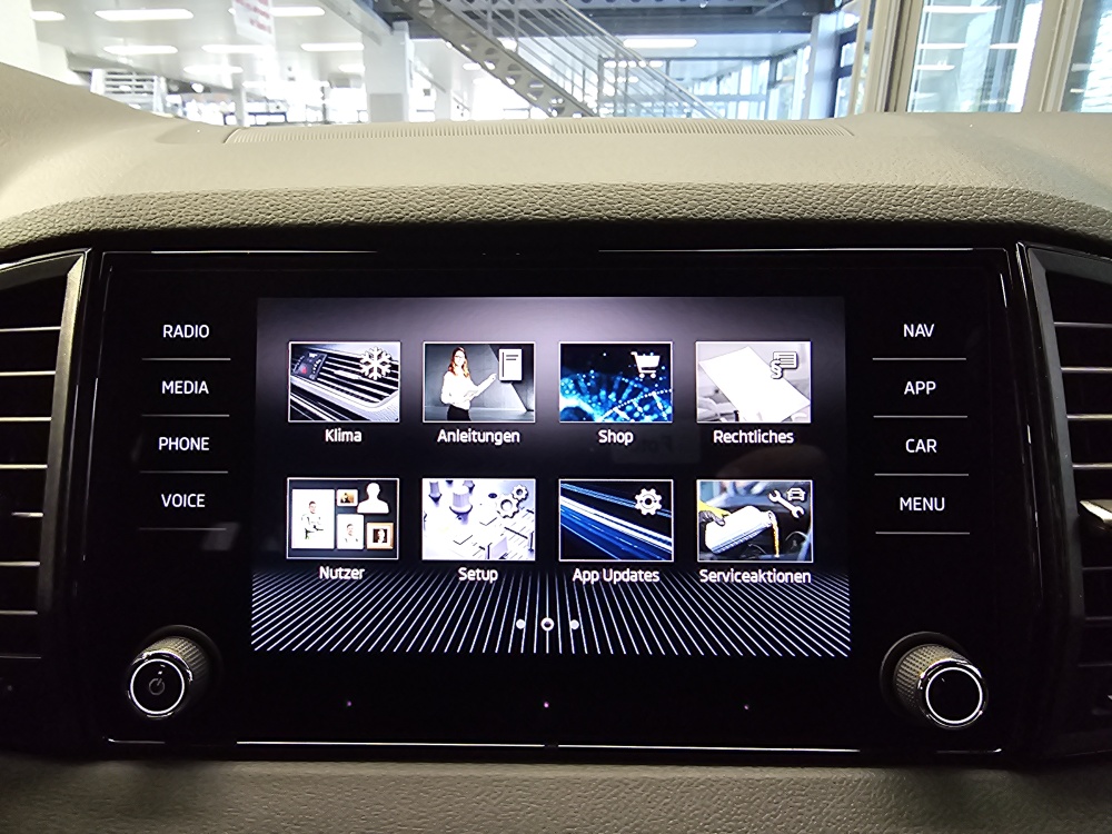 Skoda Karoq bei Hoffmann Automobile in Wolfsburg kaufen und sofort mitnehmen - Bild 13