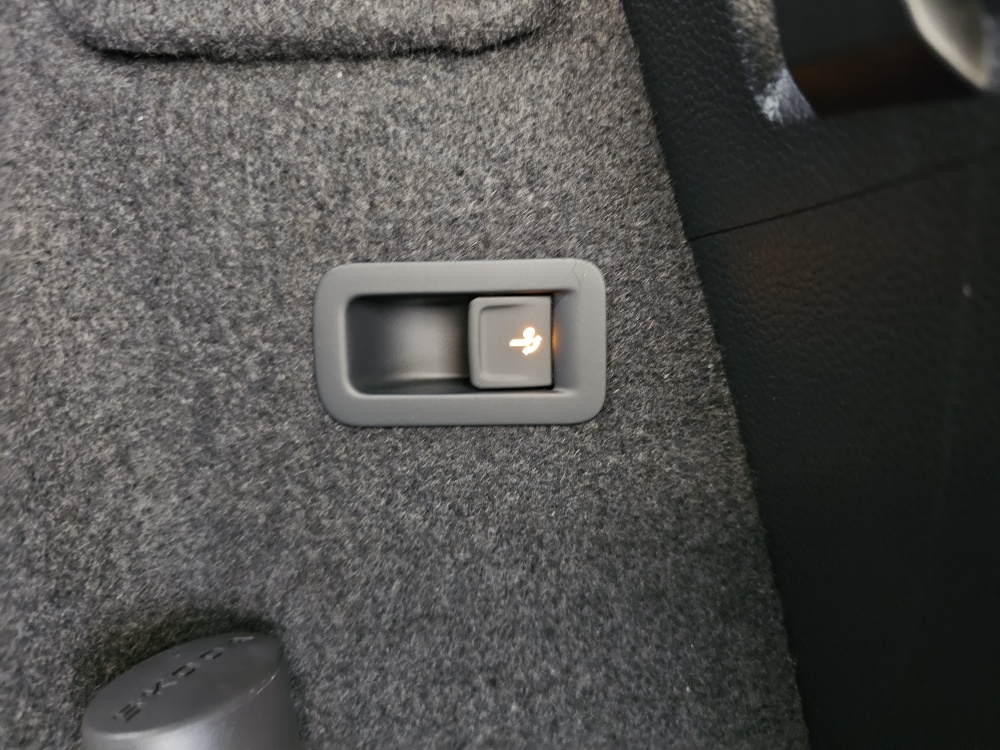 Skoda Karoq bei Hoffmann Automobile in Wolfsburg kaufen und sofort mitnehmen - Bild 3