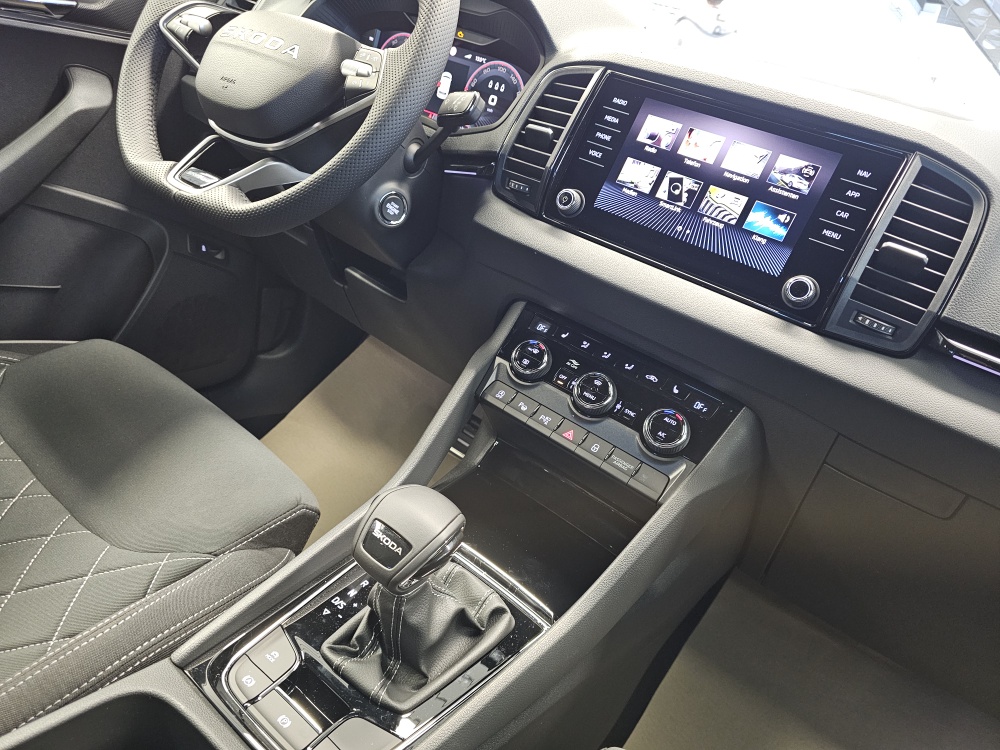 Skoda Karoq bei Hoffmann Automobile in Wolfsburg kaufen und sofort mitnehmen - Bild 10