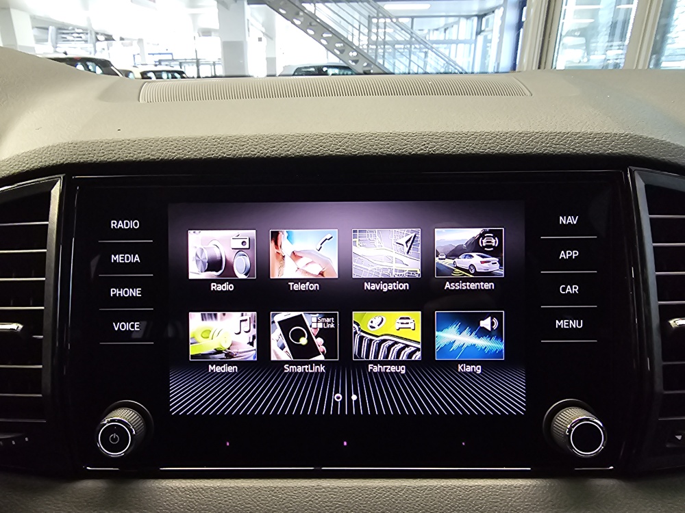 Skoda Karoq bei Hoffmann Automobile in Wolfsburg kaufen und sofort mitnehmen - Bild 12