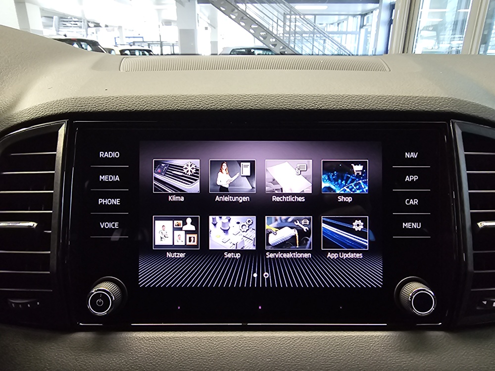 Skoda Karoq bei Hoffmann Automobile in Wolfsburg kaufen und sofort mitnehmen - Bild 13