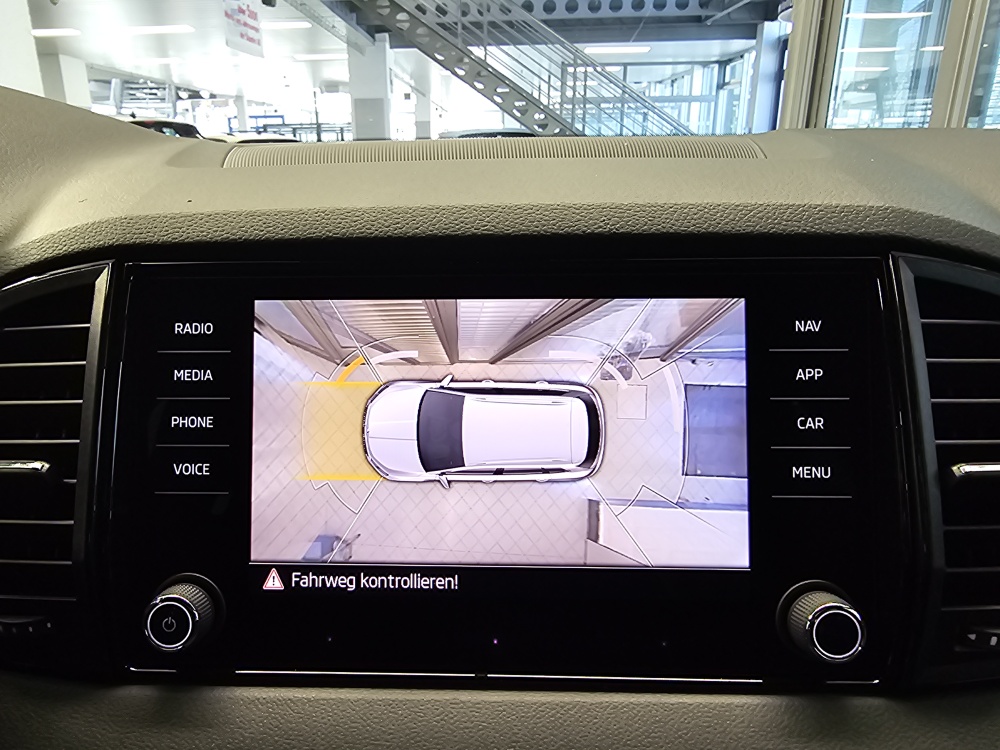 Skoda Karoq bei Hoffmann Automobile in Wolfsburg kaufen und sofort mitnehmen - Bild 20