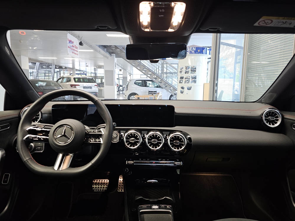 Mercedes-Benz CLA 200  bei Hoffmann Automobile in Wolfsburg kaufen und sofort mitnehmen - Bild 3