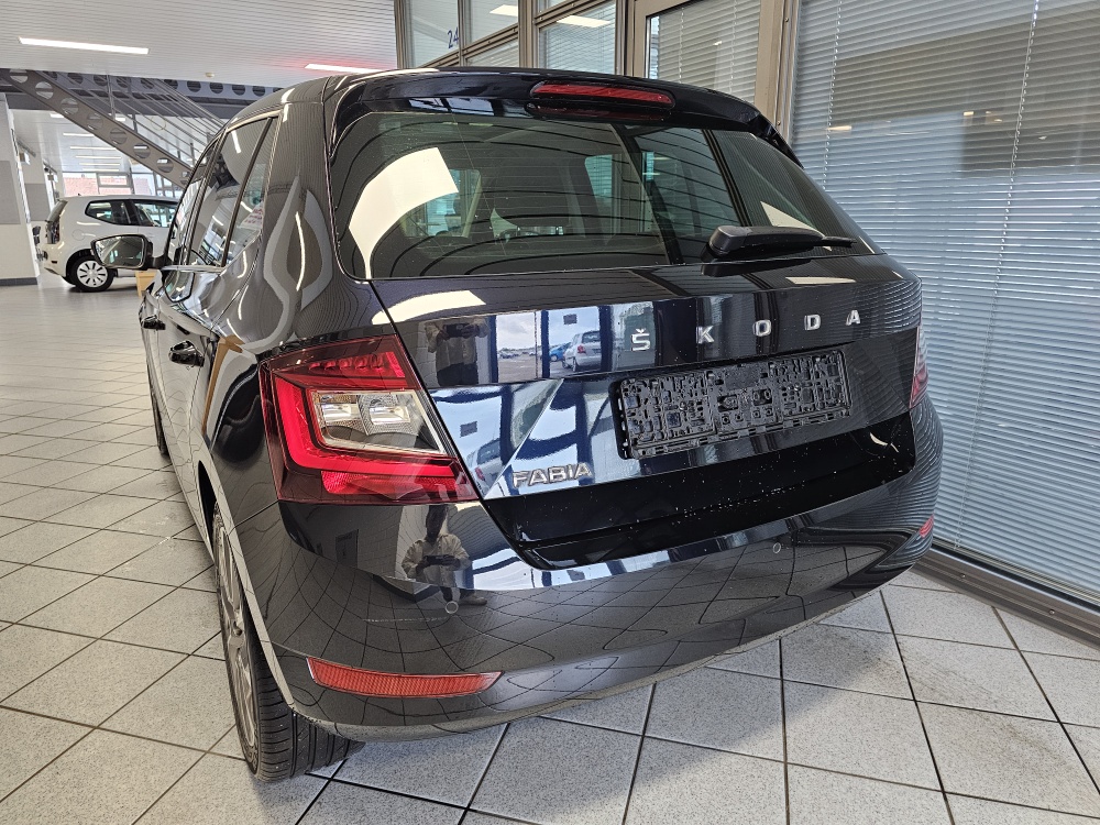 Skoda Fabia  bei Hoffmann Automobile in Wolfsburg kaufen und sofort mitnehmen - Bild 2
