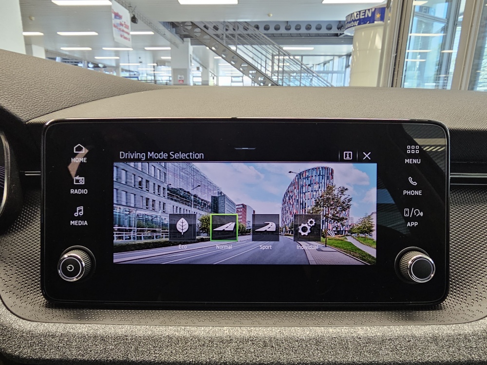 Skoda Kamiq bei Hoffmann Automobile in Wolfsburg kaufen und sofort mitnehmen - Bild 18