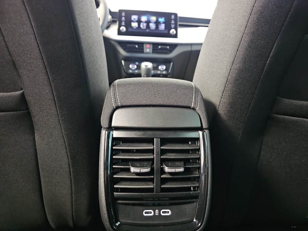 Skoda Kamiq bei Hoffmann Automobile in Wolfsburg kaufen und sofort mitnehmen - Bild 7