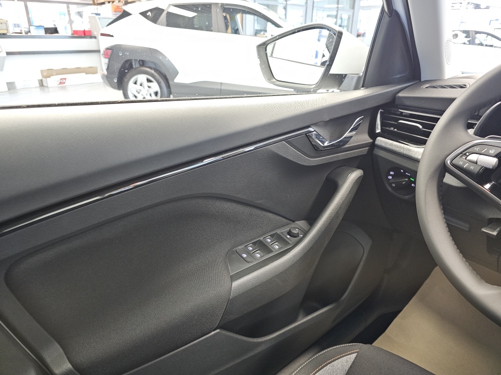 Skoda Kamiq bei Hoffmann Automobile in Wolfsburg kaufen und sofort mitnehmen - Bild 18