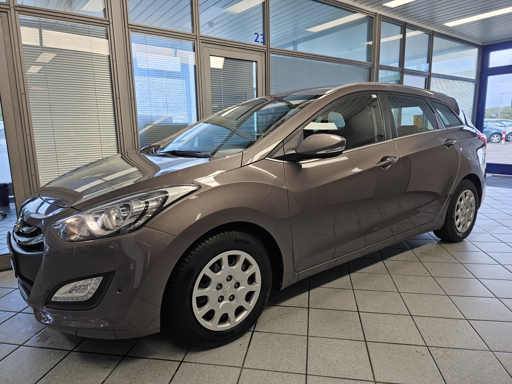 Hyundai i30 Kombi Blue für nur 10.900,- € bei Hoffmann Automobile in Wolfsburg kaufen und sofort mitnehmen