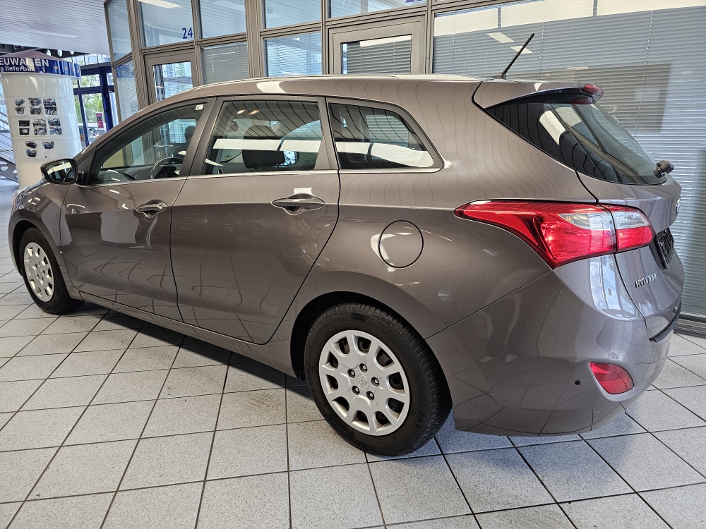 Hyundai i30 Kombi  bei Hoffmann Automobile in Wolfsburg kaufen und sofort mitnehmen - Bild 12