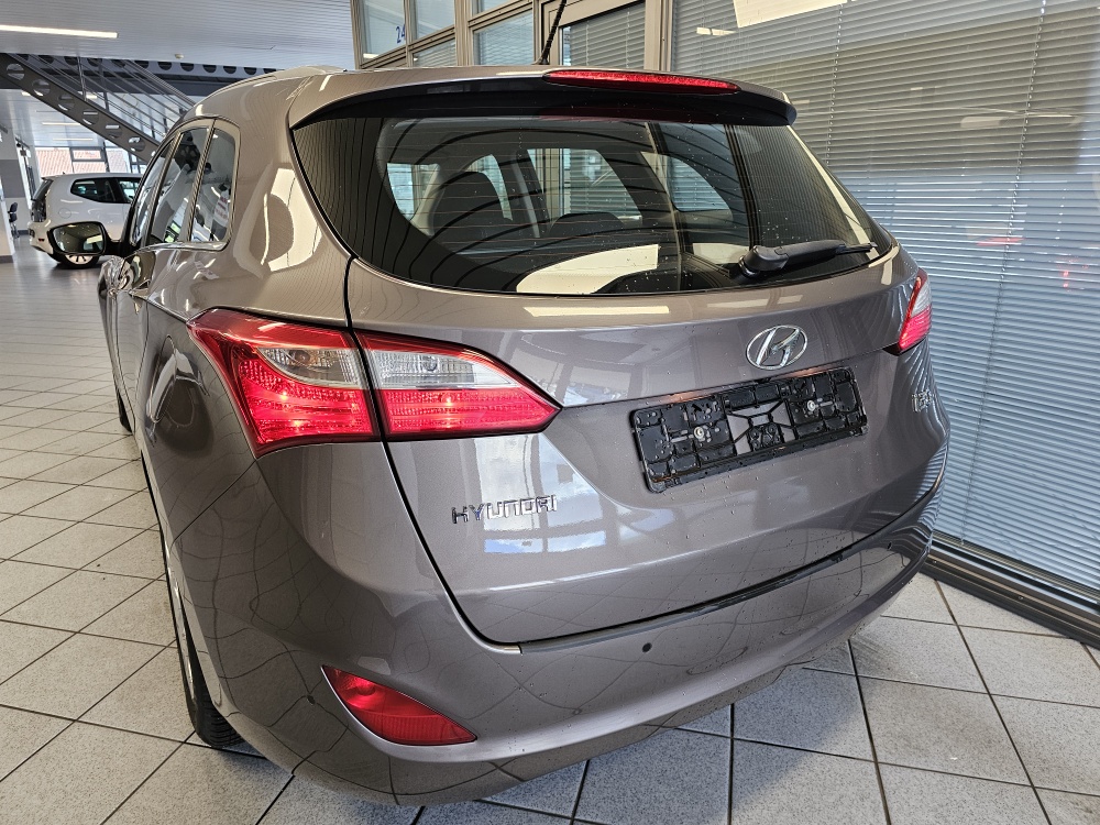 Hyundai i30 Kombi  bei Hoffmann Automobile in Wolfsburg kaufen und sofort mitnehmen - Bild 2
