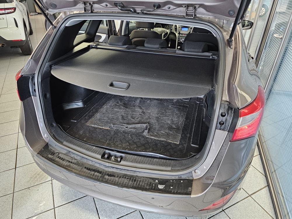 Hyundai i30 Kombi  bei Hoffmann Automobile in Wolfsburg kaufen und sofort mitnehmen - Bild 4