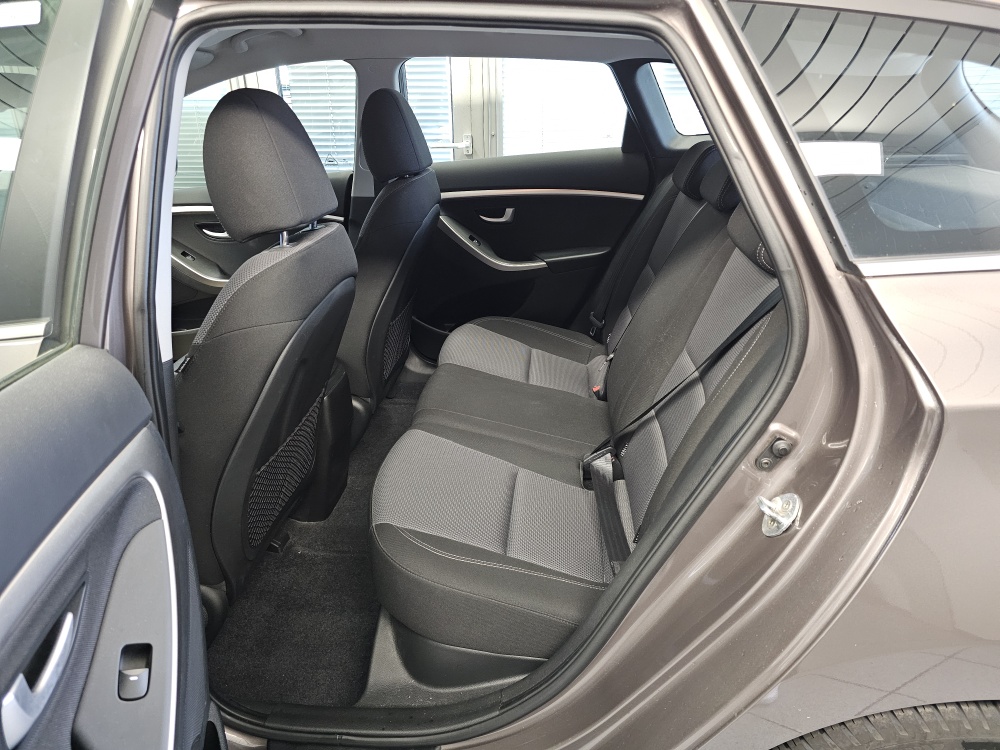 Hyundai i30 Kombi  bei Hoffmann Automobile in Wolfsburg kaufen und sofort mitnehmen - Bild 5