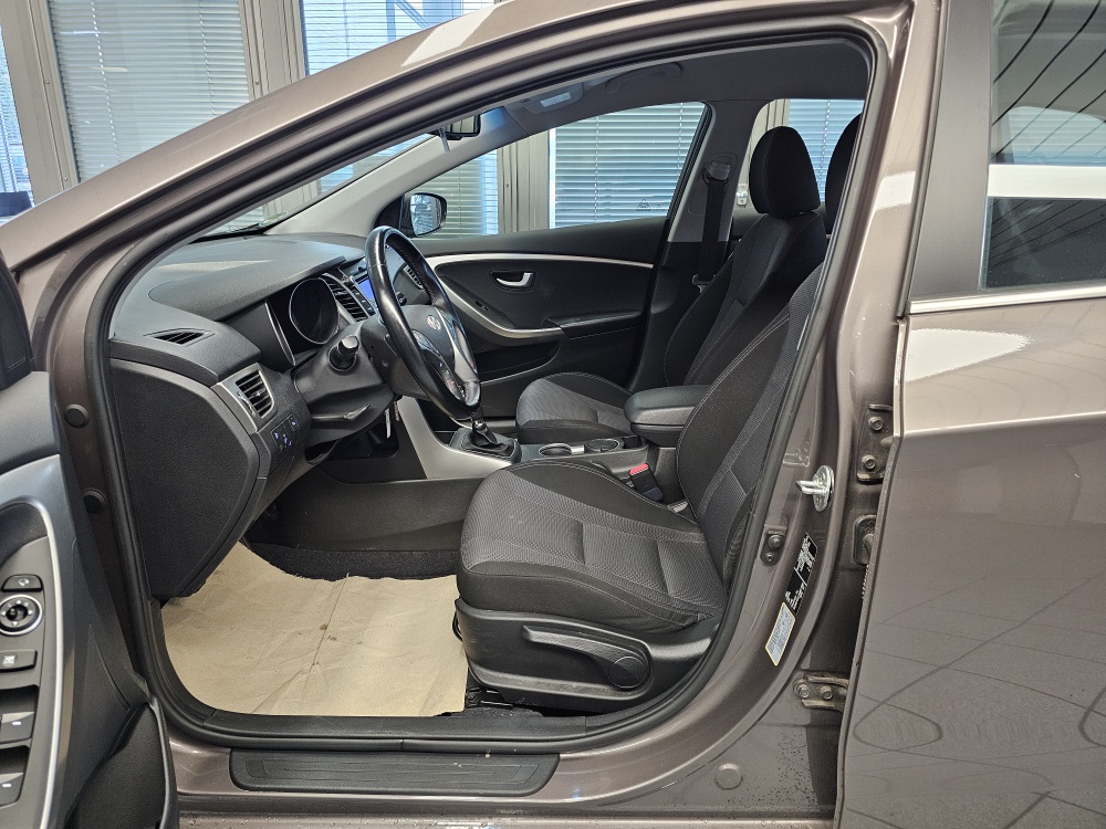 Hyundai i30 Kombi  bei Hoffmann Automobile in Wolfsburg kaufen und sofort mitnehmen - Bild 9