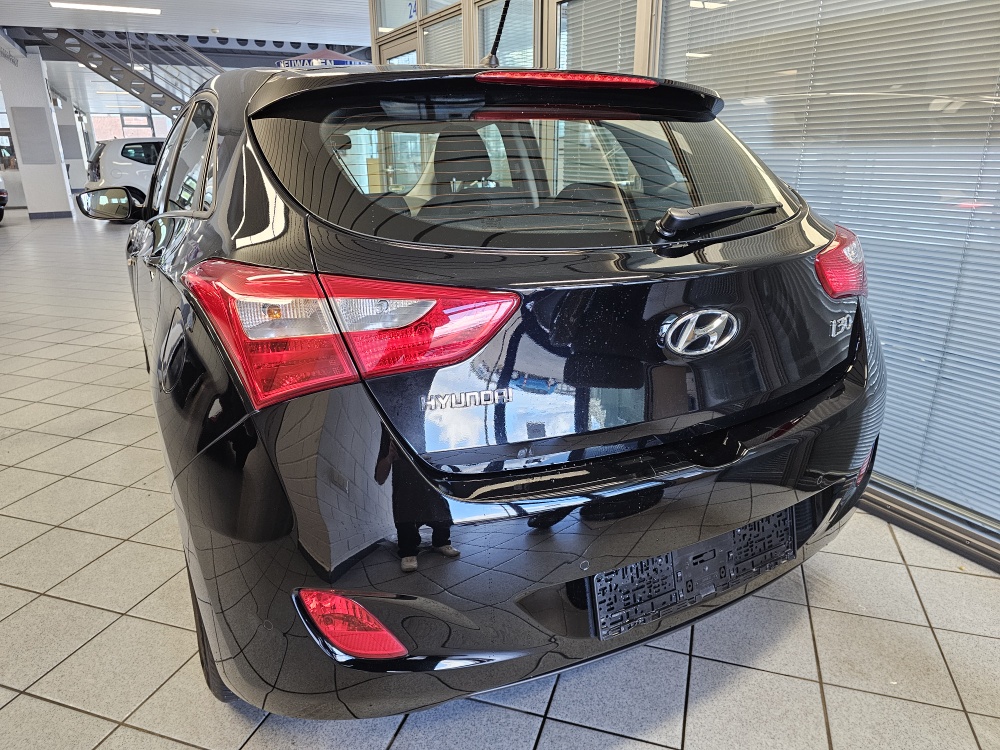 Hyundai i30  bei Hoffmann Automobile in Wolfsburg kaufen und sofort mitnehmen - Bild 2