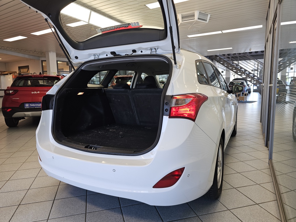 Hyundai i30 Kombi bei Hoffmann Automobile in Wolfsburg kaufen und sofort mitnehmen - Bild 2