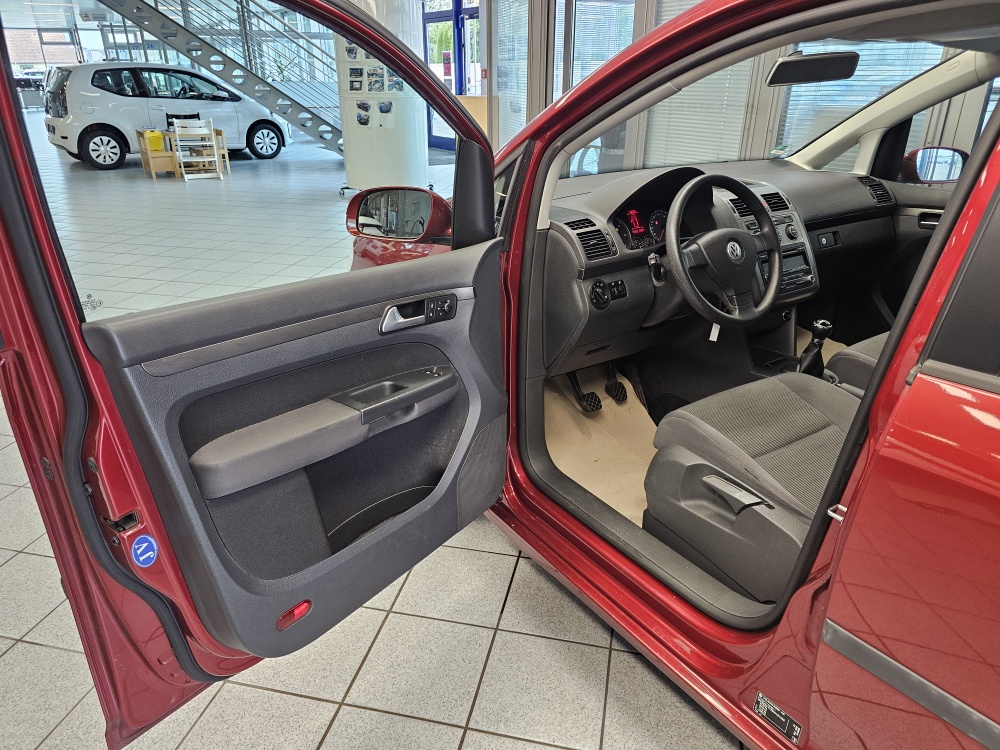 VW Touran  bei Hoffmann Automobile in Wolfsburg kaufen und sofort mitnehmen - Bild 15