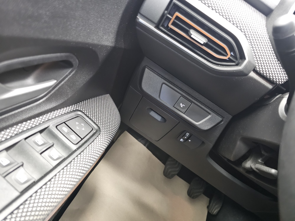 Dacia Sandero  bei Hoffmann Automobile in Wolfsburg kaufen und sofort mitnehmen - Bild 15