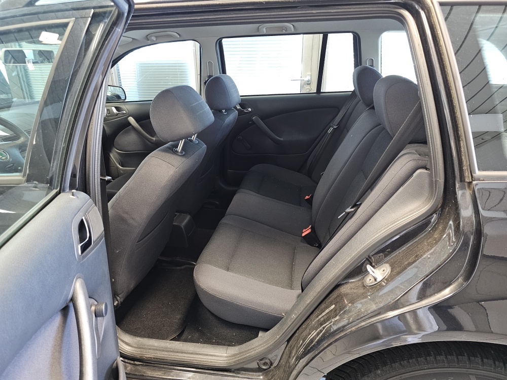 Skoda Octavia Combi  bei Hoffmann Automobile in Wolfsburg kaufen und sofort mitnehmen - Bild 5