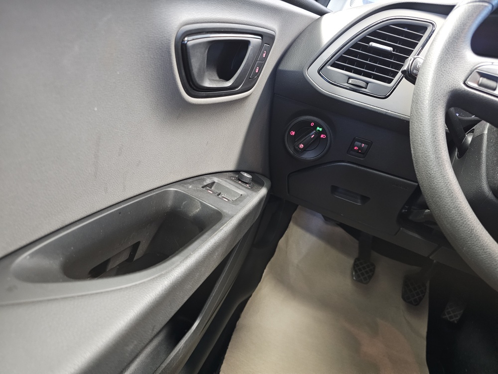 Seat Leon Sportstourer  ST  bei Hoffmann Automobile in Wolfsburg kaufen und sofort mitnehmen - Bild 11