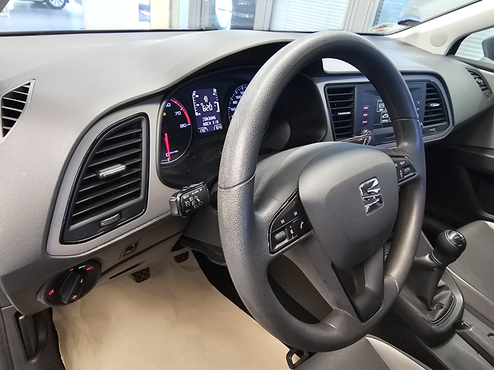 Seat Leon Sportstourer  ST  bei Hoffmann Automobile in Wolfsburg kaufen und sofort mitnehmen - Bild 13