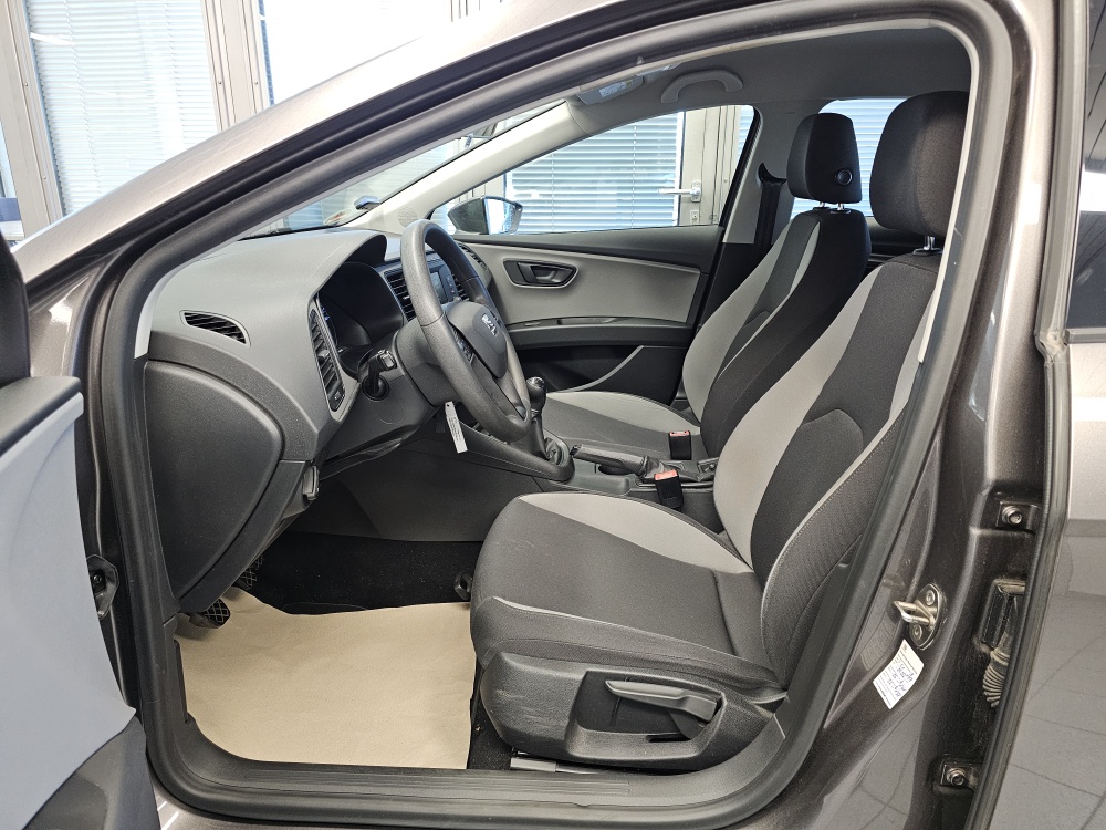 Seat Leon Sportstourer  ST  bei Hoffmann Automobile in Wolfsburg kaufen und sofort mitnehmen - Bild 14