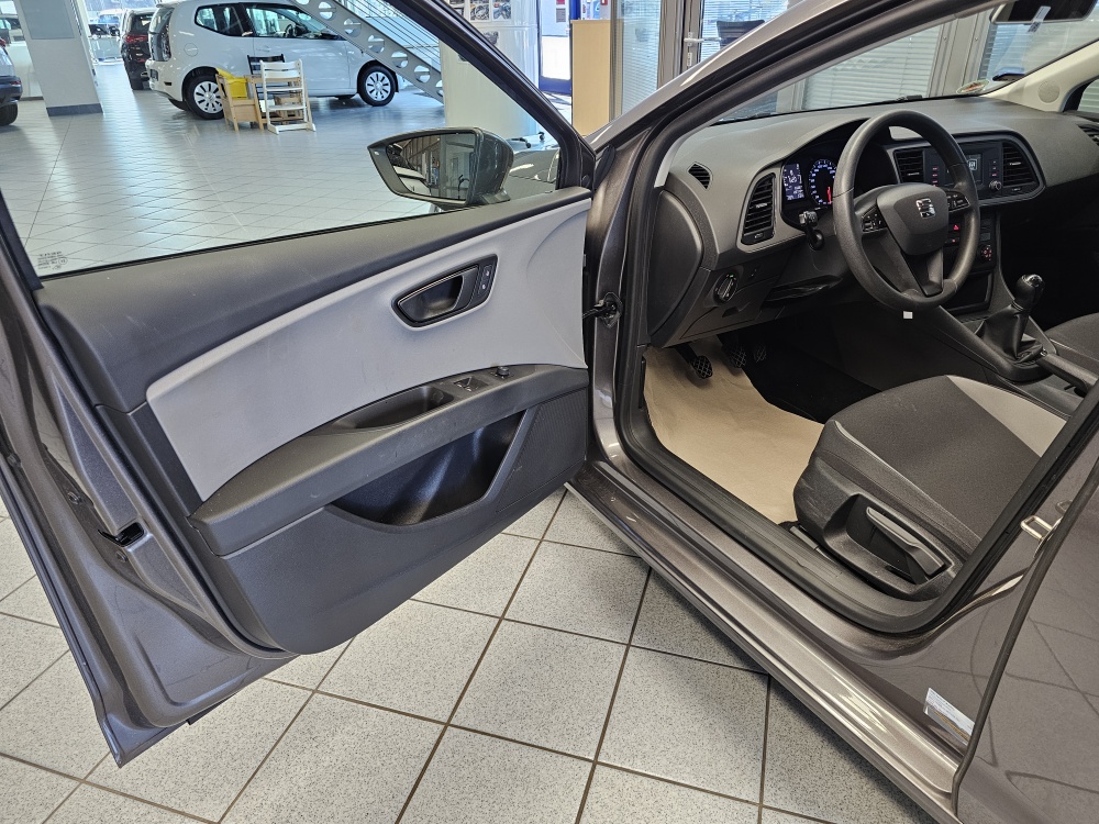 Seat Leon Sportstourer  ST  bei Hoffmann Automobile in Wolfsburg kaufen und sofort mitnehmen - Bild 15