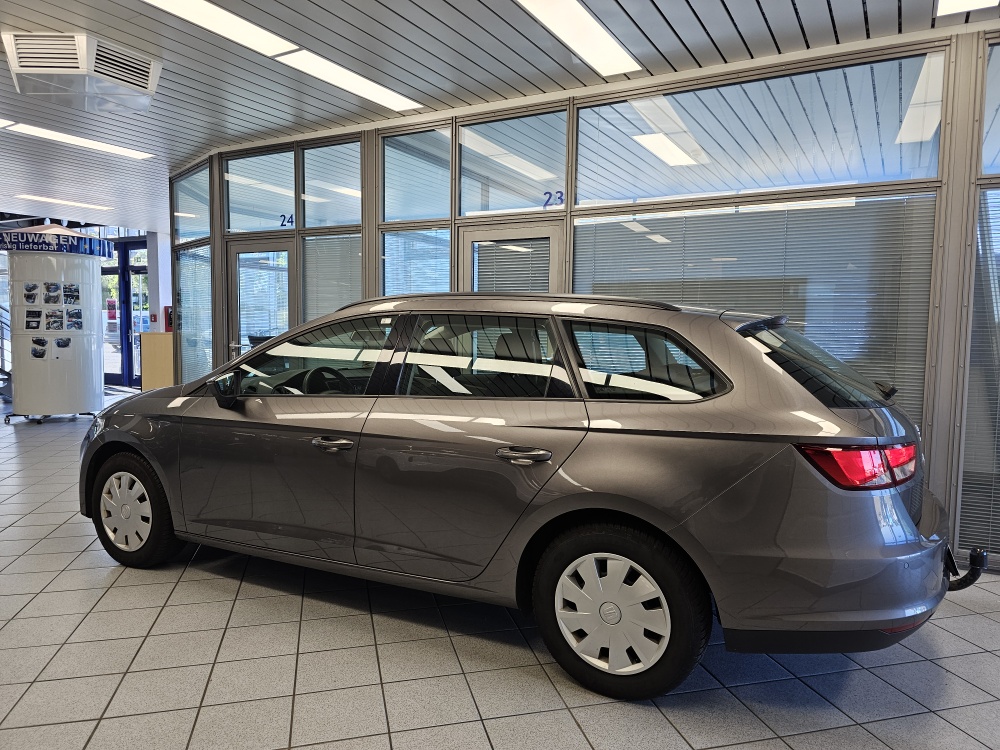 Seat Leon Sportstourer  ST  bei Hoffmann Automobile in Wolfsburg kaufen und sofort mitnehmen - Bild 16