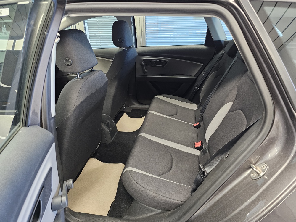 Seat Leon Sportstourer  ST  bei Hoffmann Automobile in Wolfsburg kaufen und sofort mitnehmen - Bild 5