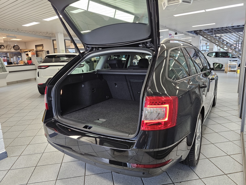 Skoda Octavia Combi  bei Hoffmann Automobile in Wolfsburg kaufen und sofort mitnehmen - Bild 2