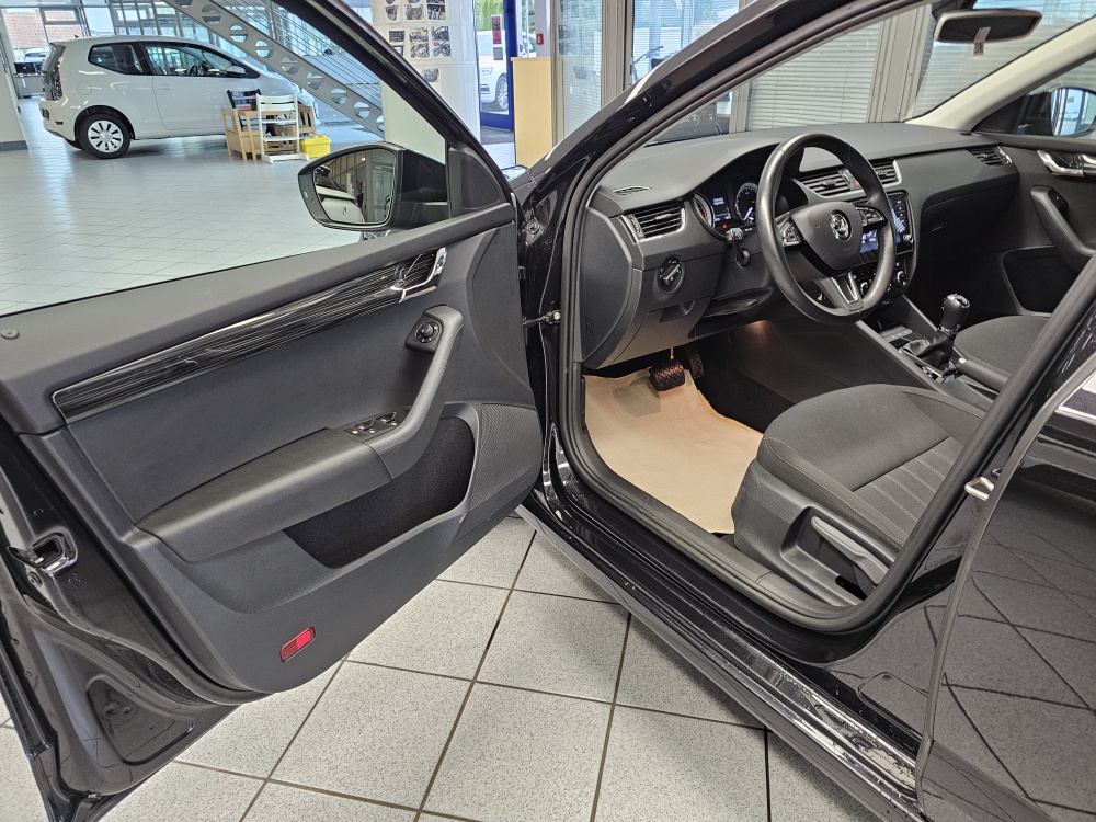 Skoda Octavia Combi  bei Hoffmann Automobile in Wolfsburg kaufen und sofort mitnehmen - Bild 20