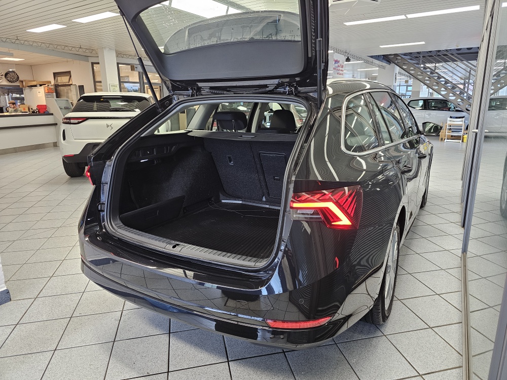 Skoda Octavia Combi  bei Hoffmann Automobile in Wolfsburg kaufen und sofort mitnehmen - Bild 2