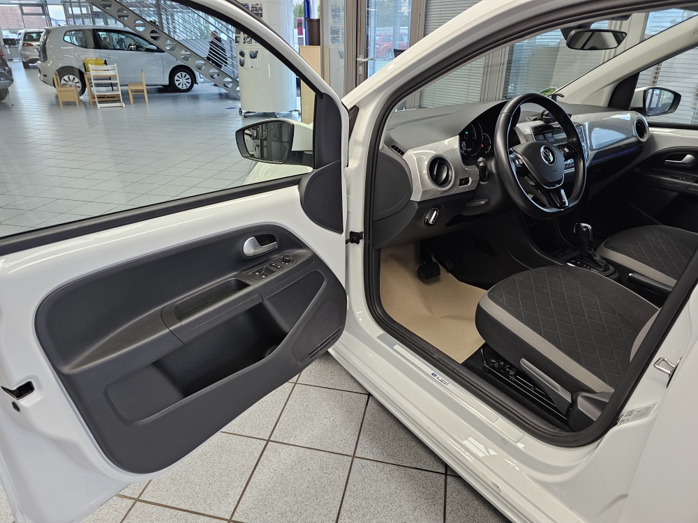 VW e-up!  bei Hoffmann Automobile in Wolfsburg kaufen und sofort mitnehmen - Bild 23