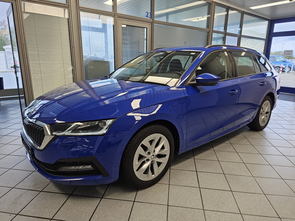 Skoda Octavia Combi Ambition für nur 20.400,- € bei Hoffmann Automobile in Wolfsburg kaufen und sofort mitnehmen
